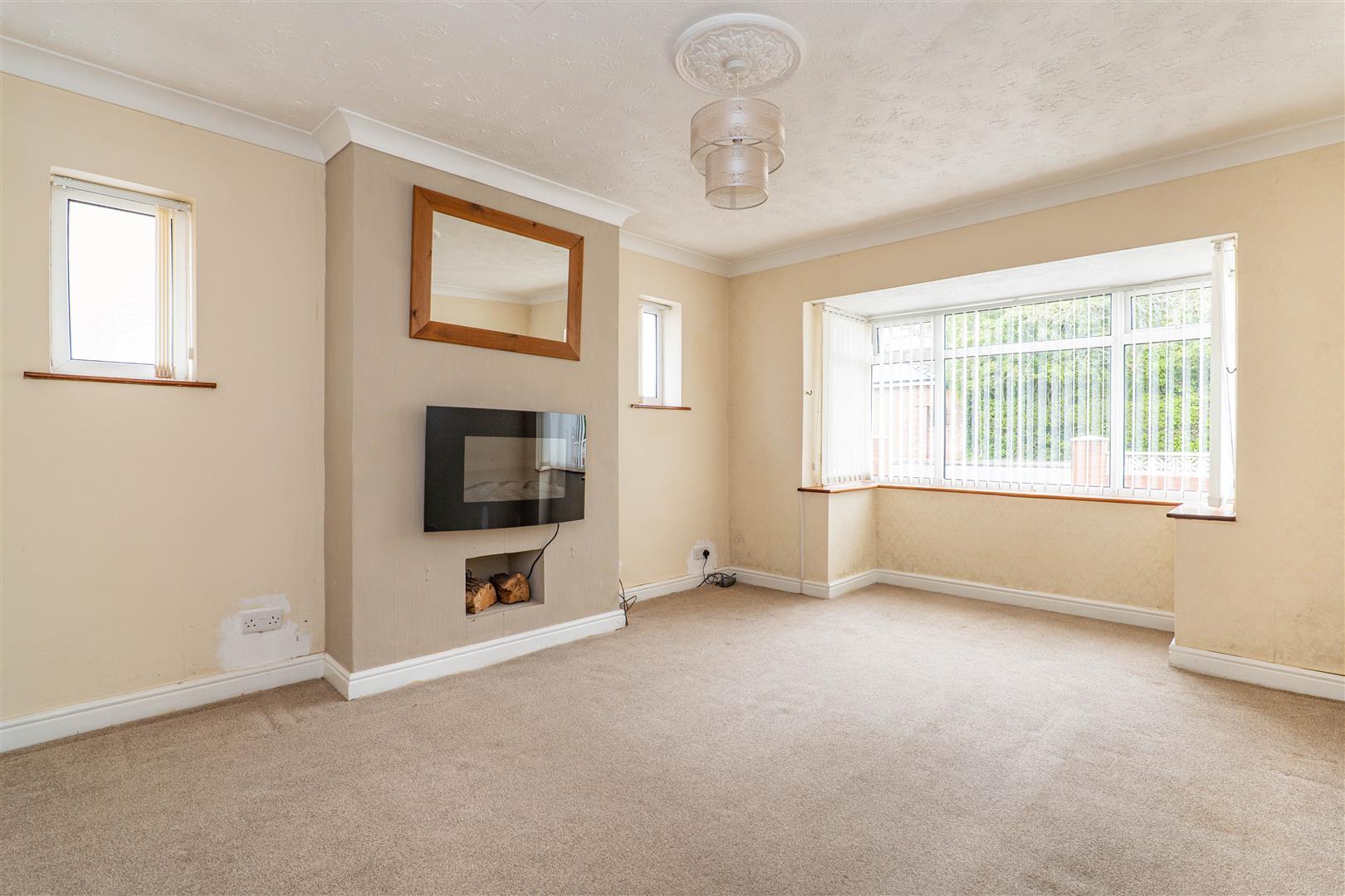 2 bed property in Hall Carr Lane, Preston
